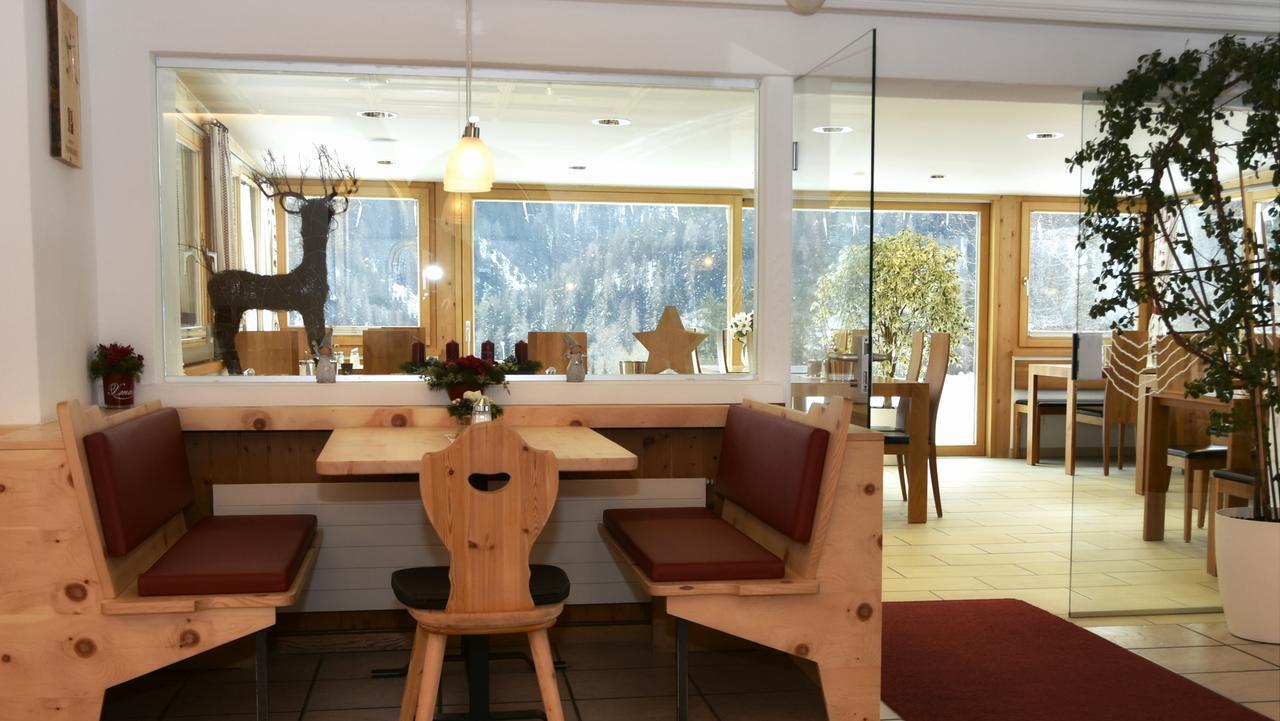 Hotel Garni Panorama Scuol Exterior photo