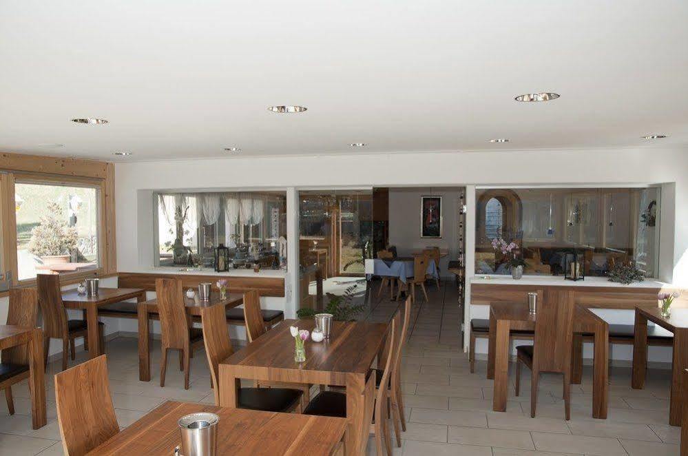 Hotel Garni Panorama Scuol Exterior photo